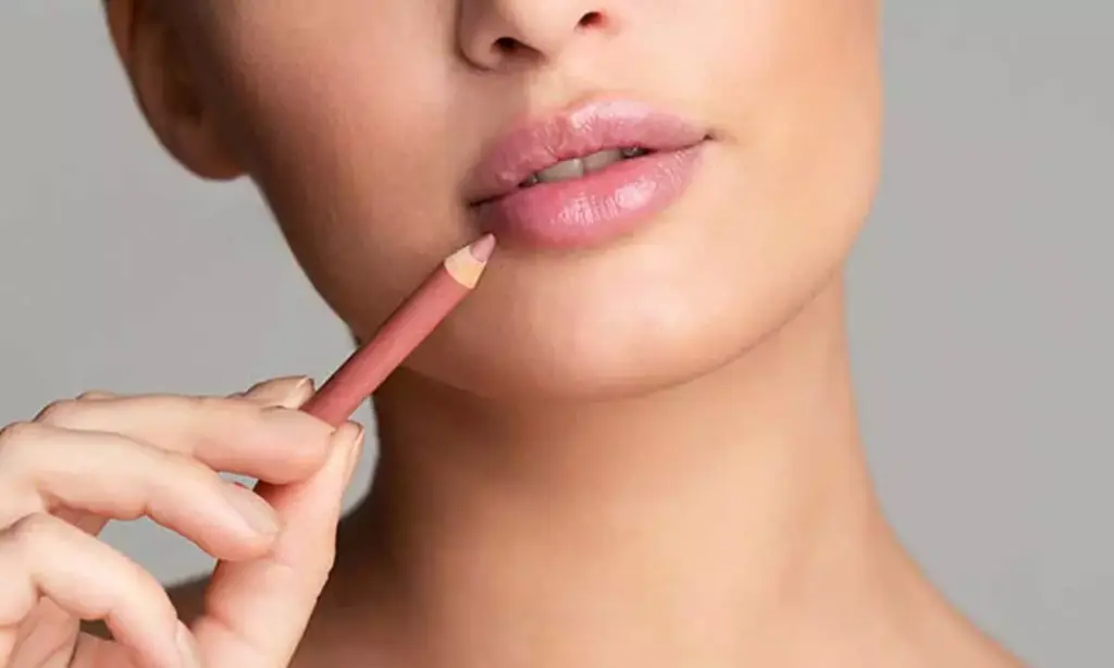 Lip Liner Placement Trick