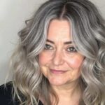 Gray hair after 50: Stained glass hair is the best technique for naturally camouflaging it, according to professionals.