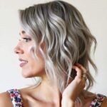 Grey hair: 5 habits to adopt to enhance salt-and-pepper hair without the “granny” effect, according to a hairdresser