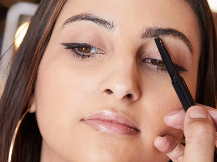 how-to-use-eyebrow-pencil-hero-mudc-080122